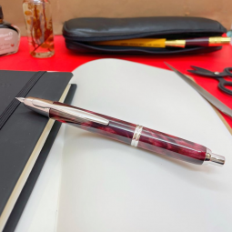 Stylo plume Capless chez Perreyon 1884 à Lyon.