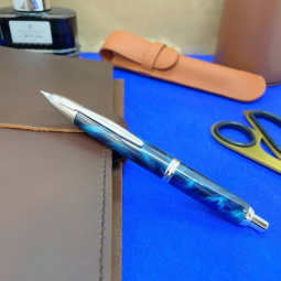 Stylo plume Capless chez Perreyon 1884 à Lyon.