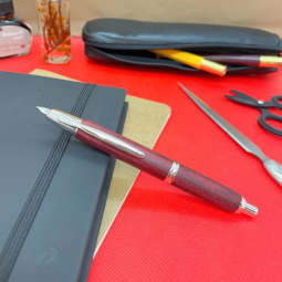 Stylo plume Capless chez Perreyon 1884 à Lyon.