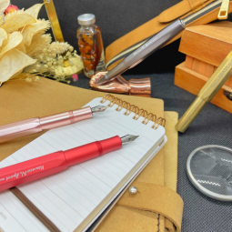 Stylo plume Kaweco BROSSsport chez Perreyon 1884 à Lyon.