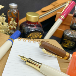 Stylos roller Kaweco Student chez Perreyon 1884 à Lyon.