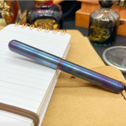 Stylo bille Kaweco Liliput chez Perreyon 1884 à Lyon.