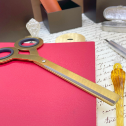 Paire de ciseaux en laiton chez Perreyon 1884 à Lyon.