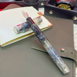 Stylo plume Retro 51 Storm Front chez Perreyon 1884 à Lyon.