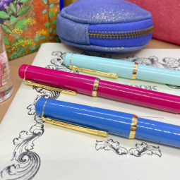 Stylos plume Scrikss chez Perreyon 1884 à Lyon.