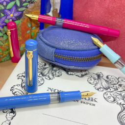 Stylos plume Scrikss chez Perreyon 1884 à Lyon.