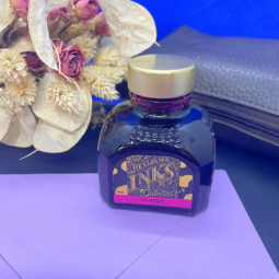 Encre Diamine Scarlet pour stylo plume chez Perreyon 1884 à Lyon.