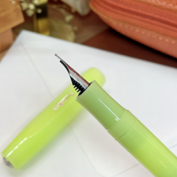 Stylo plume Kaweco Frosted Sport chez Perreyon 1884 à Lyon.