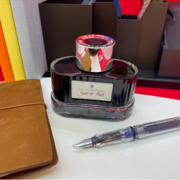 Encre Graf Von Faber Castell Garnet Red chez Perreyon 1884 à Lyon.