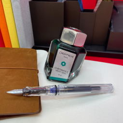 Encre Caran d'Ache pour stylo plume chez Perreyon 1884 à Lyon.