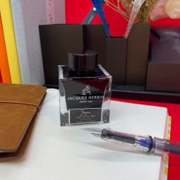 Encre Jacques Herbin Créations d'Artistes - Shogun by Kenzo Takada & K3 chez Perreyon 1884 à Lyon.