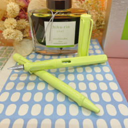 Stylo bille Lamy Safari Édition Limitée 2023 chez Perreyon 1884 à Lyon.