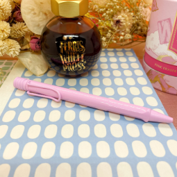 Stylo bille Lamy Safari Édition Limitée 2023 chez Perreyon 1884 à Lyon.