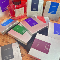 Cartouches d'encre Iroshizuku de Pilot - teinte Shin-Kai - chez Perreyon 1884 à Lyon.