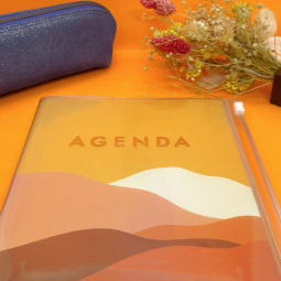 Agenda 2024 Mark's Mountain Orange chez Perreyon 1884 à Lyon.