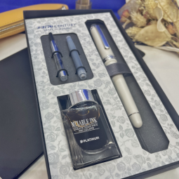 Stylo plume Century Shape of Heart "Ivoire" de Platinum chez Perreyon 1884 à Lyon.