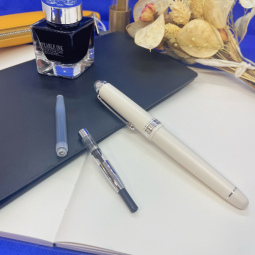 Stylo plume Century Shape of Heart "Ivoire" de Platinum chez Perreyon 1884 à Lyon.