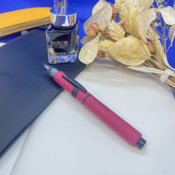 Stylo plume Curidas édition limitée de Platinum chez Perreyon 1884 à Lyon.