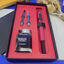 Stylo plume Curidas édition limitée de Platinum chez Perreyon 1884 à Lyon.