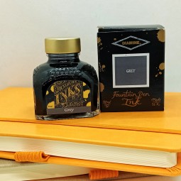 Encre Diamine Grey pour stylo plume chez Perreyon 1884 à Lyon.