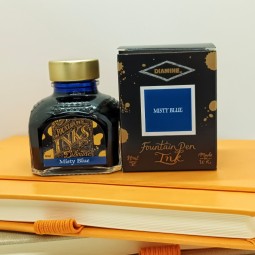 Encre Diamine Misty Blue pour stylo plume chez Perreyon 1884 à Lyon.