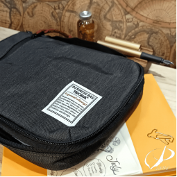 Trousse Troika avec compartiments à stylos, câbles électroniques, ou autre